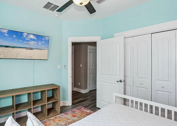 1621 E Cervantes St Holiday home *