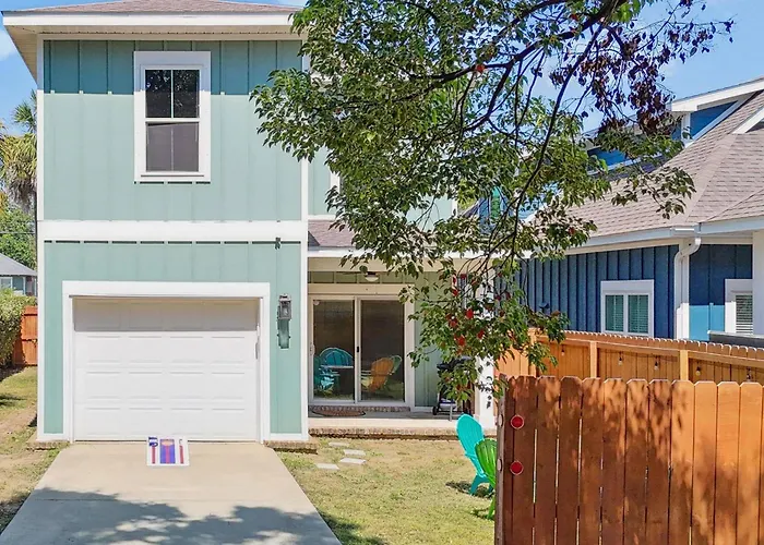 1621 E Cervantes St