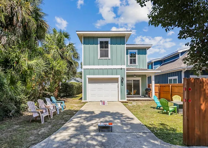 1621 E Cervantes St *