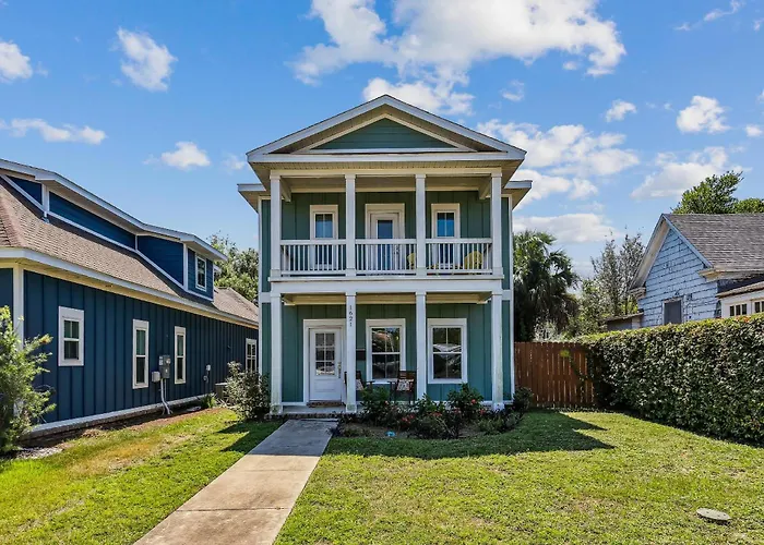 1621 E Cervantes St Holiday home *
